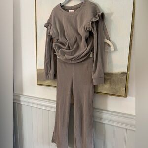 CAT & JACK Taupe Ribbed Ruffle Sleeve Knit Top and Belled Pants Size 5T